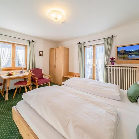 Fruehstueckspension Gaestehaus Zum Weissen Roessl Wallgau Εξωτερικό φωτογραφία