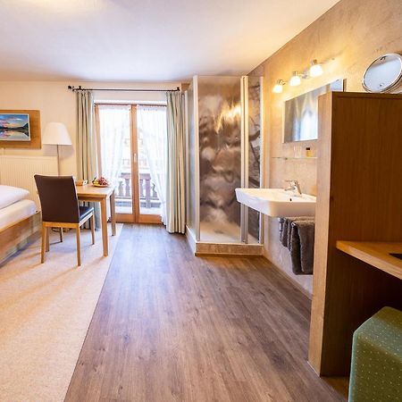 Fruehstueckspension Gaestehaus Zum Weissen Roessl Wallgau Εξωτερικό φωτογραφία