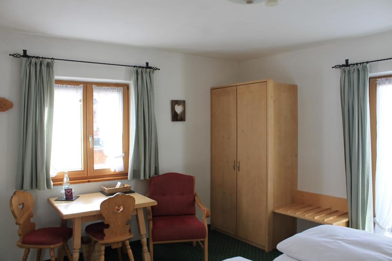 Fruehstueckspension Gaestehaus Zum Weissen Roessl Wallgau Εξωτερικό φωτογραφία