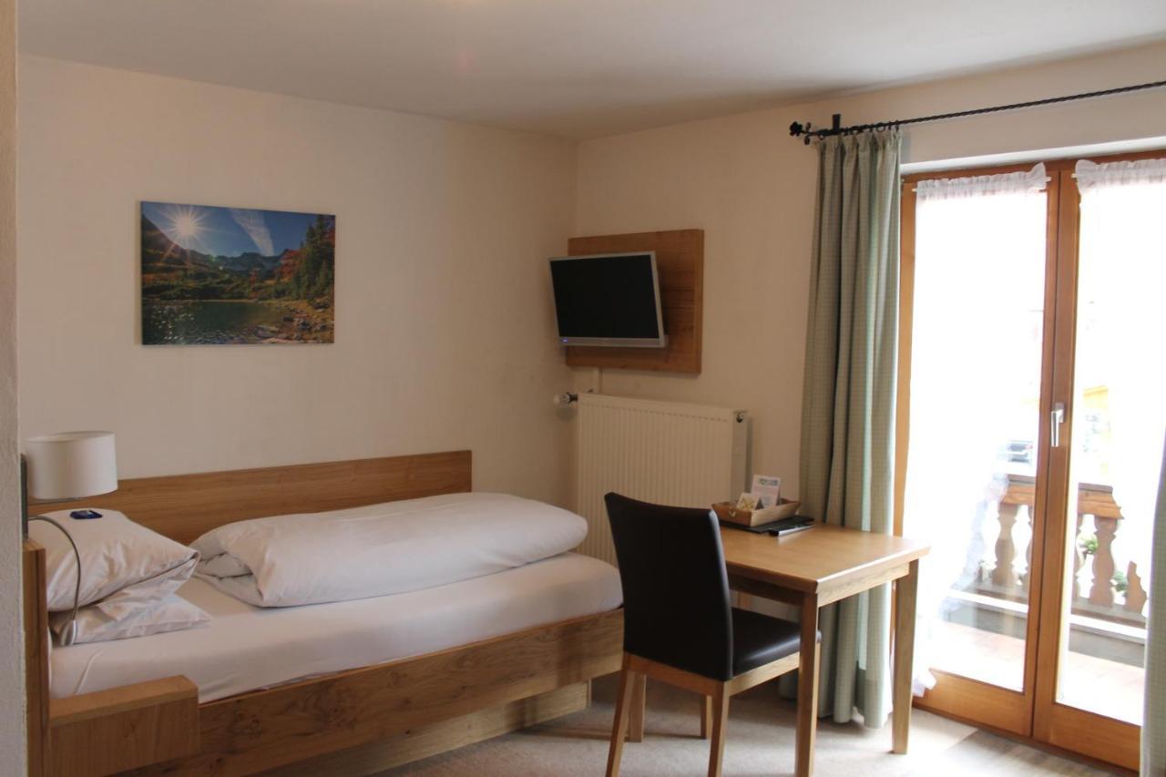 Fruehstueckspension Gaestehaus Zum Weissen Roessl Wallgau Εξωτερικό φωτογραφία