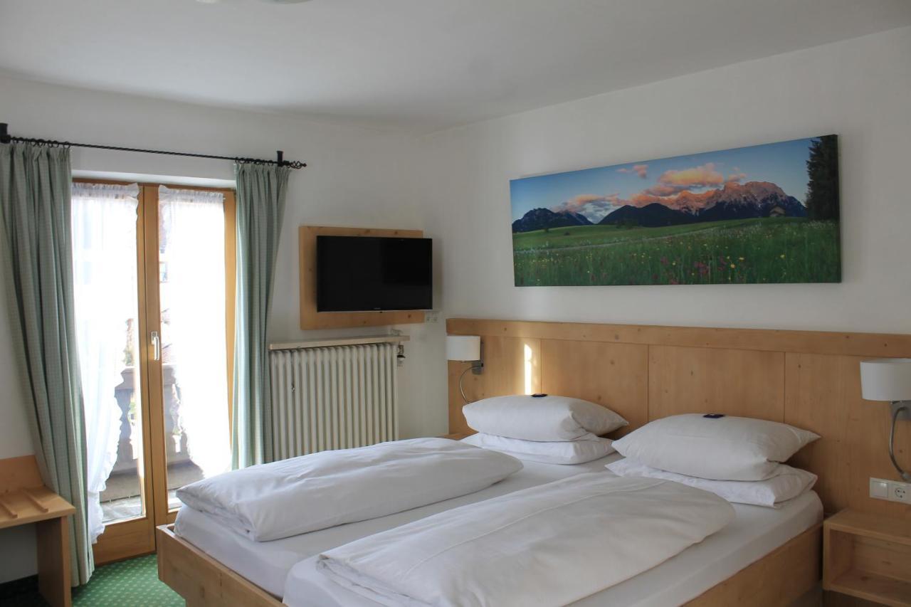 Fruehstueckspension Gaestehaus Zum Weissen Roessl Wallgau Εξωτερικό φωτογραφία