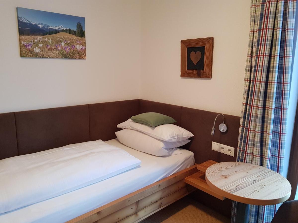 Fruehstueckspension Gaestehaus Zum Weissen Roessl Wallgau Εξωτερικό φωτογραφία
