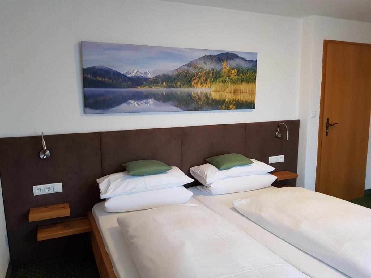 Fruehstueckspension Gaestehaus Zum Weissen Roessl Wallgau Εξωτερικό φωτογραφία