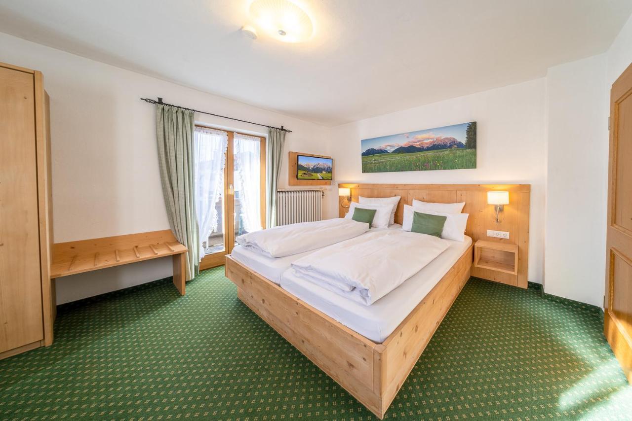 Fruehstueckspension Gaestehaus Zum Weissen Roessl Wallgau Εξωτερικό φωτογραφία