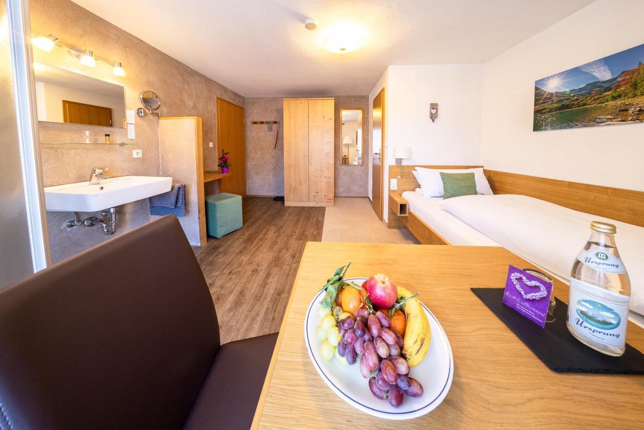 Fruehstueckspension Gaestehaus Zum Weissen Roessl Wallgau Εξωτερικό φωτογραφία