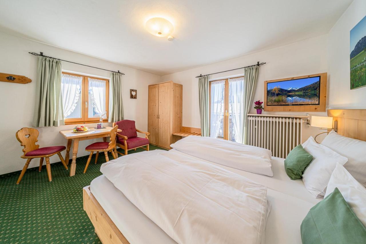 Fruehstueckspension Gaestehaus Zum Weissen Roessl Wallgau Εξωτερικό φωτογραφία