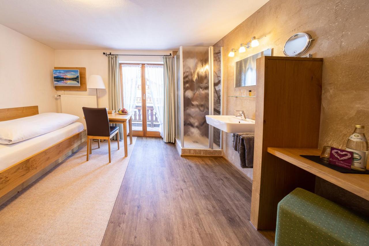 Fruehstueckspension Gaestehaus Zum Weissen Roessl Wallgau Εξωτερικό φωτογραφία