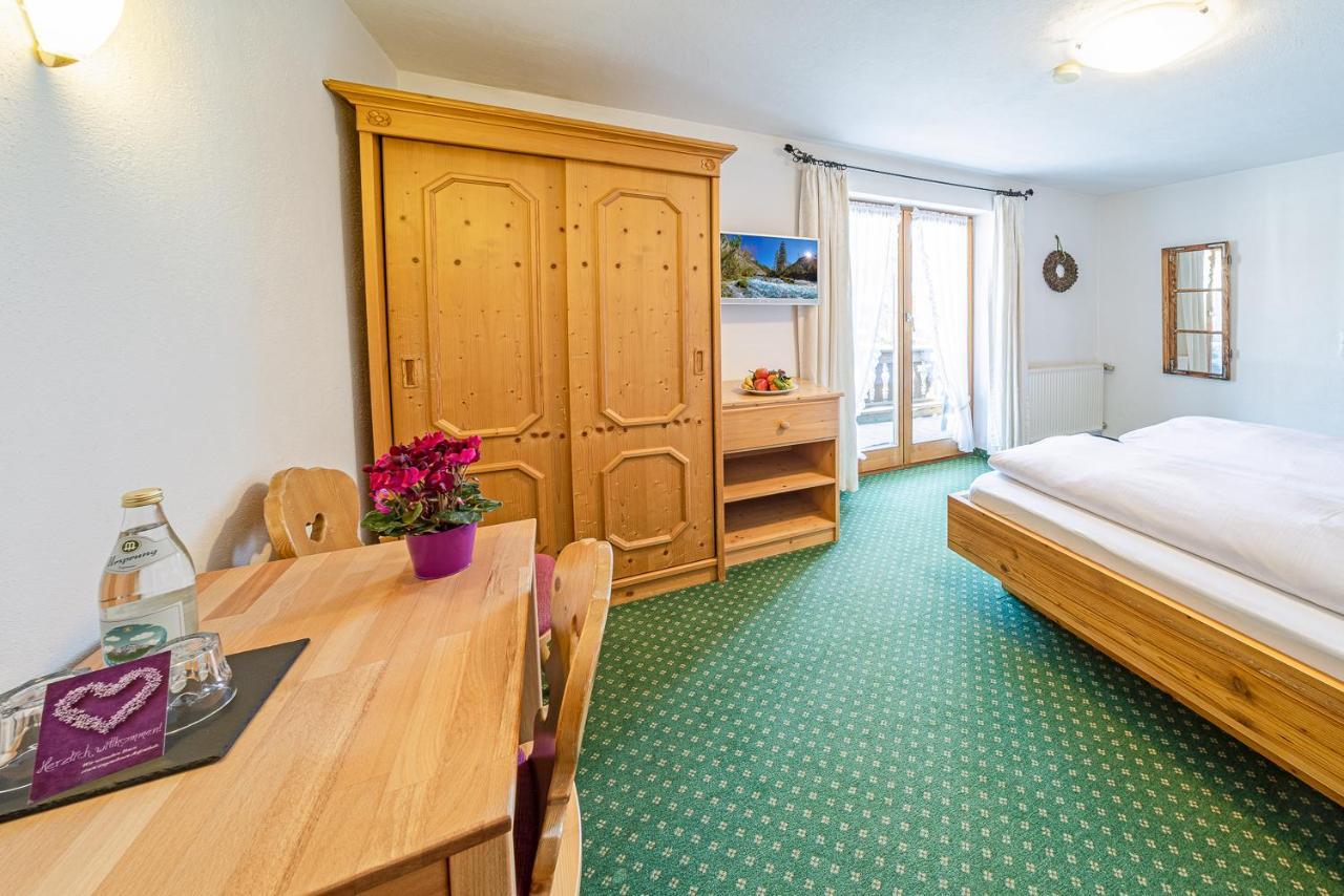 Fruehstueckspension Gaestehaus Zum Weissen Roessl Wallgau Εξωτερικό φωτογραφία