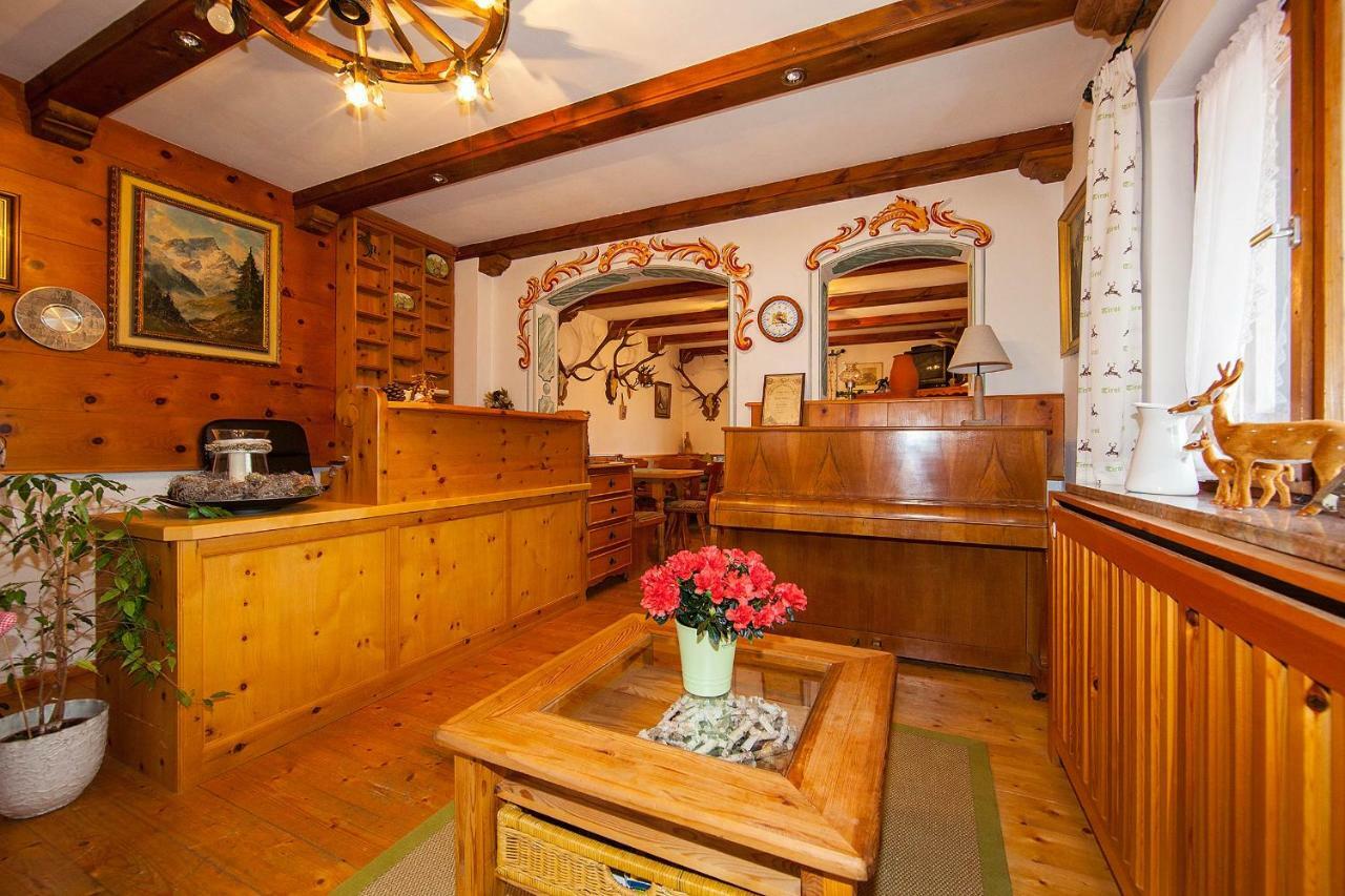 Fruehstueckspension Gaestehaus Zum Weissen Roessl Wallgau Εξωτερικό φωτογραφία